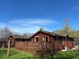 2 Riverside Lodge