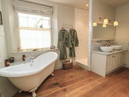 Cotswold House
