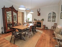 Cotswold House