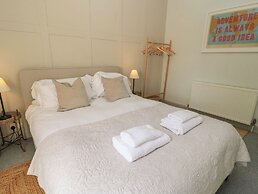 Cotswold House