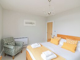 4 The Manor House Hillfield Village