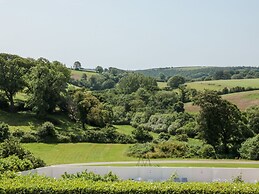 4 The Manor House Hillfield Village