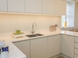 4 The Manor House Hillfield Village