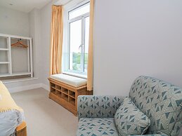 4 The Manor House Hillfield Village