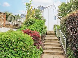 4 The Manor House Hillfield Village