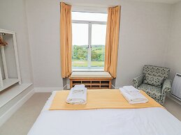 4 The Manor House Hillfield Village