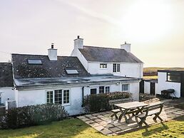 Fferm Porthdafarch South Farm House
