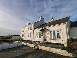 Fferm Porthdafarch South Farm House