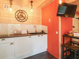 Log Cabin - Amber Glow