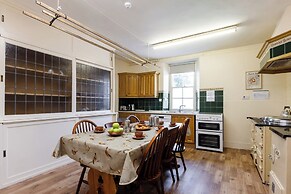 Cheviot Manor