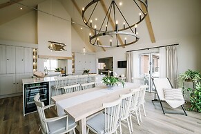 Calm Waters Luxury Beach House