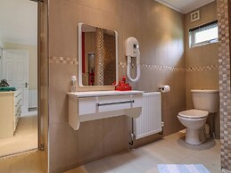 Owls Retreat, Lodge 11