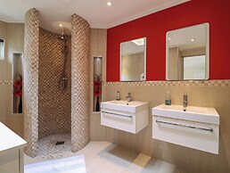 Owls Retreat, Lodge 11