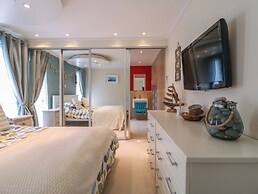 Owls Retreat, Lodge 11