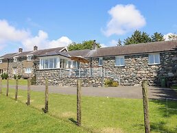 Ysgubor Newydd Parc Isaf