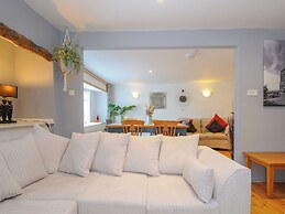 Stone's Throw Cottage