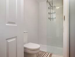 Brixham Breeze Cabin