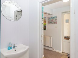 Brixham Breeze Cabin