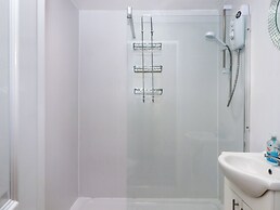 Brixham Breeze Cabin