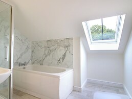 Sandown Park Cottage