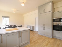 Sandown Park Cottage