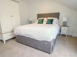 Sandown Park Cottage