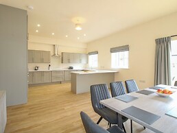 Sandown Park Cottage