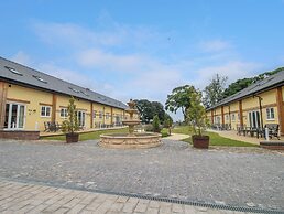 Sandown Park Cottage