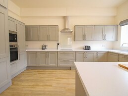 Sandown Park Cottage