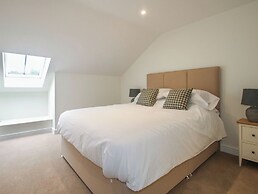 Sandown Park Cottage