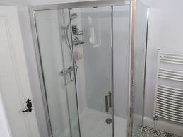 The English School, Flat 2