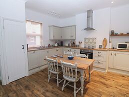 The English School, Flat 2