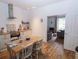 The English School, Flat 2