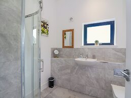 6 Strathtay Lodges