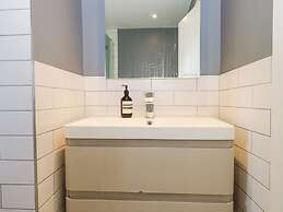 7 Daltons Place