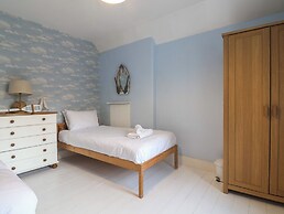 18 Chamberlaine Road