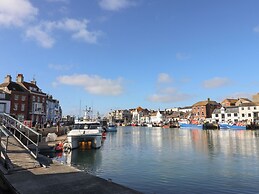 18 Chamberlaine Road