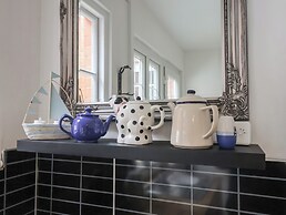 18 Chamberlaine Road