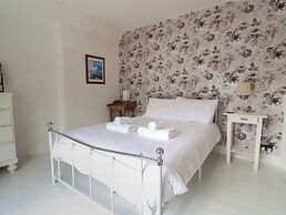 18 Chamberlaine Road