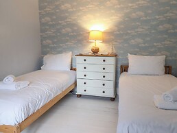 18 Chamberlaine Road