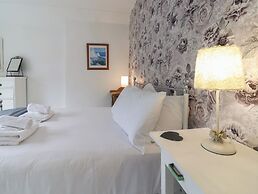 18 Chamberlaine Road