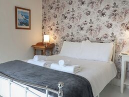 18 Chamberlaine Road