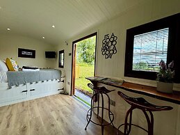 Mooffitch Riverview Hut