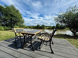 Mooffitch Riverview Hut