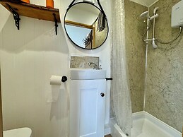 Mooffitch Riverview Hut