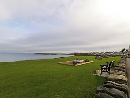 Dee by the Sea