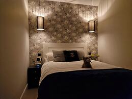 Lyne Cottage, The Retreat