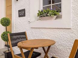 Lyne Cottage, The Retreat