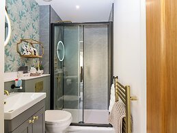 Lyne Cottage, The Retreat