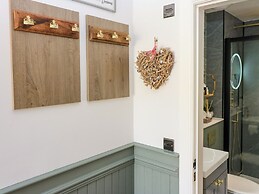 Lyne Cottage, The Retreat